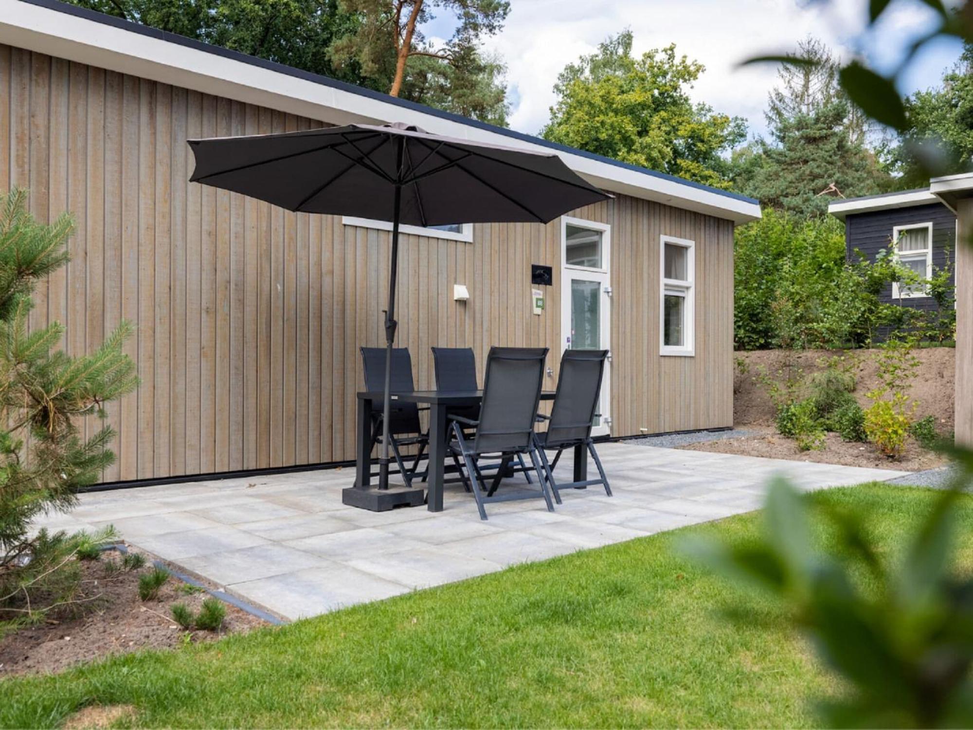 Comfortable Chalet With Combination Microwave Near The Veluwe 헨덜루 외부 사진